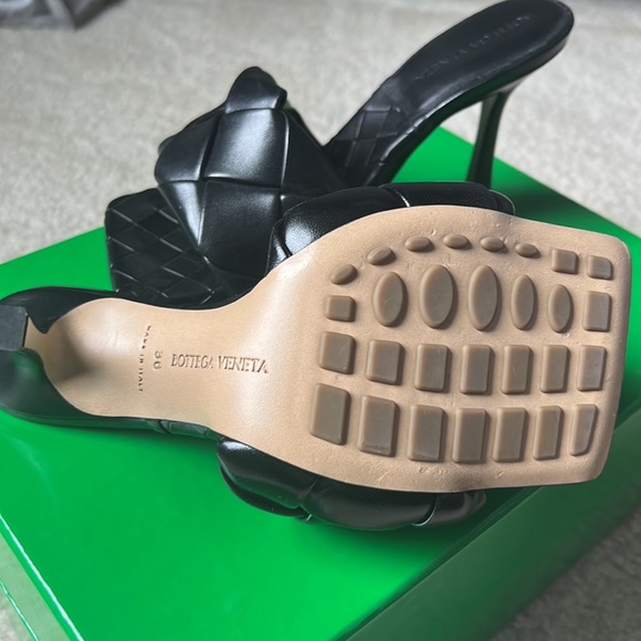 BOTTEGA VENETA BLACK LIFO SANDALS 6 - Picture 7 of 7